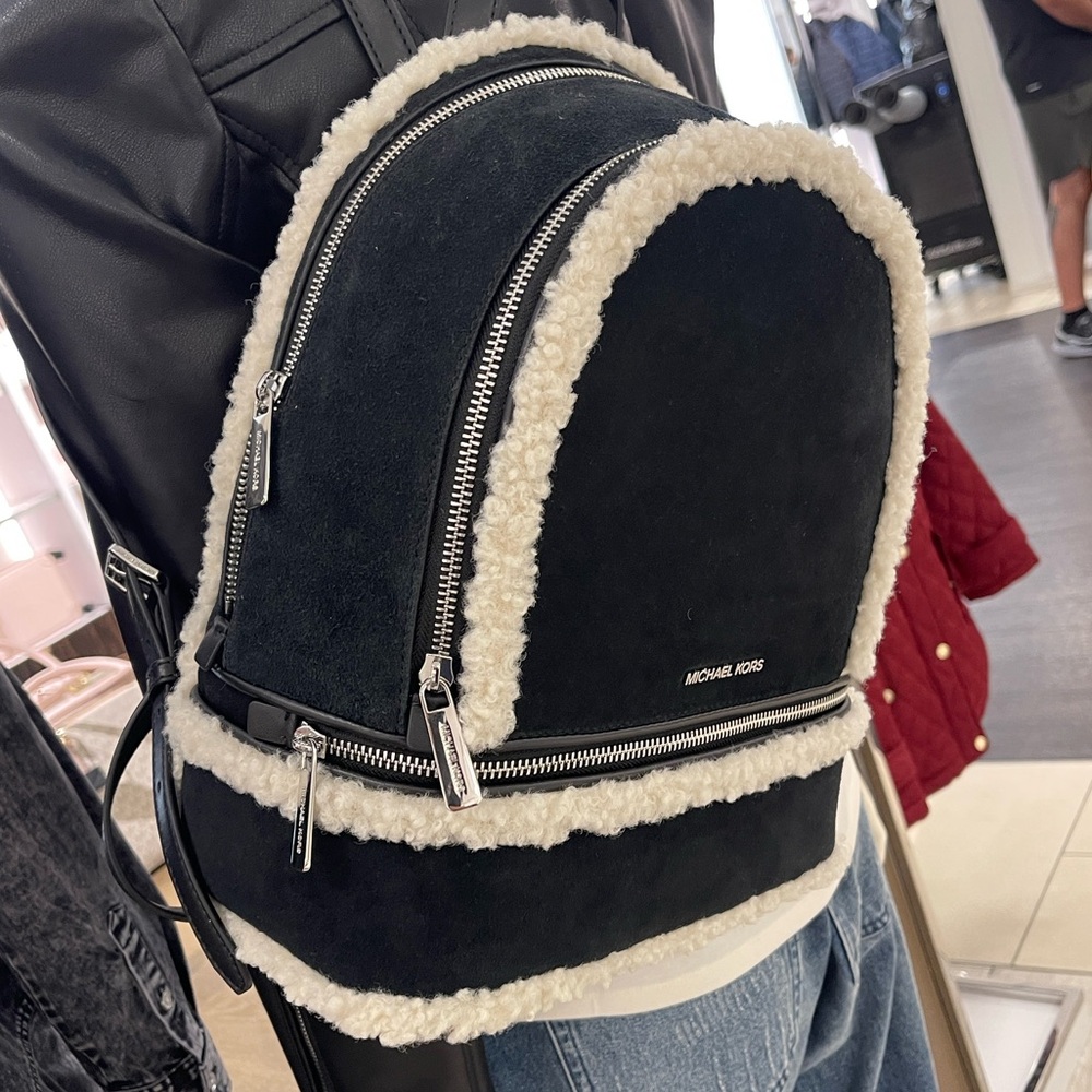 MICHAEL KORS Rhea Medium Suede and Faux Shearling Backpack
Black
NWT - Picture 12 of 16